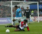 Rotterdam, 11 December 2005 Kompetiewedstrijd seizoen 2005/2006
Feyenoord-PSV, eindstand 1-0
Serginho Geene in duel met Michael Lamey