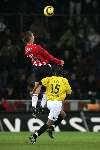 Eindhoven, 3 December 2005
Kompetitiewedstrijd Seizoen 2005/2006 
PSV-NAC Breda, eindstand 3-0
Theo Lucius in kopduel met Anour Diba
© Foto Bart Bel