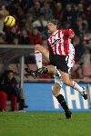 Eindhoven, 20 December 2005
Wedstrijd om de KNVB-beker ( Gatorade Cup seizoen 2005/2006 ) PSV-FC Twente, eindstand 2-0
Theo Lucius in duel met Gakhokidze
© Foto Bart Bel