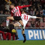 Eindhoven, 20 December 2005
Wedstrijd om de KNVB-beker ( Gatorade Cup seizoen 2005/2006 ) PSV-FC Twente, eindstand 2-0
Theo Lucius in duel met Gakhokidze
© Foto Bart Bel