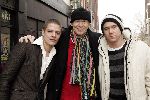 Amsterdam 9 december 2005
Presentatie serie van Speijk bij Talpa.
Peter Faber met muts
 Johnny de Mol met muts en Tygo Gernandt