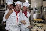 Amsterdam 12 december 2005
Kerstdiner bij de kersentuin met bn ers van Talpa in keuken en bediening.  Winston Gerschtanowitz en Emile ratelband en estelle Gullit