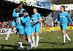 Alkmaar, 26 Februari 2006 Kompetitiewedstrijd AZ-PSV, eindstand 1-2 Seizoen 2005/2006 doelpunten Jan Vennegoor en Kone
Arouna Kone heeft 0-2 gescoord en wordt gefeliciteerd door Jefferson Farfan,Jason Culina, Timmy Simons en Jan Vennegoor of Hesselink