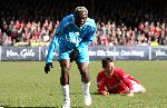 Alkmaar, 26 Februari 2006 Kompetitiewedstrijd AZ-PSV, eindstand 1-2 Seizoen 2005/2006 doelpunten Jan Vennegoor en Kone
Arouna Kone scoort 0-2