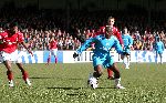 Alkmaar, 26 Februari 2006 Kompetitiewedstrijd AZ-PSV, eindstand 1-2 Seizoen 2005/2006 doelpunten Jan Vennegoor en Kone
Arouna Kone op weg naar 0-2 Kew Jaliens is te laat
