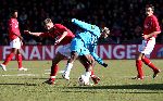Alkmaar, 26 Februari 2006 Kompetitiewedstrijd AZ-PSV, eindstand 1-2 Seizoen 2005/2006 doelpunten Jan Vennegoor en Kone
Arouna Kone in duel met Danny Koevermans