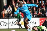 Alkmaar, 26 Februari 2006 Kompetitiewedstrijd AZ-PSV, eindstand 1-2 Seizoen 2005/2006 doelpunten Jan Vennegoor en Kone
Arouna Kone passeert doelman Henk Timmer en scoort 0-2
