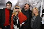 Amsterdam 29 januari 2006
Dutchy puppy t shirts van Bridget Maasland bij Rai.
Ruud de Wild en Bridget Maasland en Henk Schiffmacher en Louise