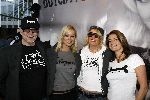 Amsterdam 30 januari 2006
Presentatie nieuwe t shirts dutchy puppy met Bridget Maasland.
Bridget met ouders en Monique Verkaart