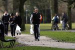Amsterdam 21 januari 2006
Hans Breukhoven en Connie Breukhoven hardlopen in vondelpark met boodschappen.