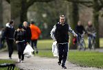 Amsterdam 21 januari 2006
Hans Breukhoven en Connie Breukhoven hardlopen in vondelpark met boodschappen.