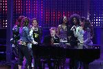 Hilversum 28 januari 2006
opnames idols in studio 21.
Jamai achter vleugel met finalisten.