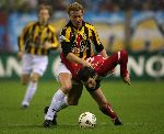 Arnhem, 17 Februari 2006 Kompetitiewedstrijd Vitesse-PSV, eindstand 1-3 Seizoen 2005/2006
Een duidelijke penalty wordt onthouden voor Jan Vennegoor of Hesselink