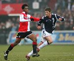 Rotterdam, 5 Februari 2006 Kompetiewedstrijd Feyenoord-AJAX, eindstand 3-2 Seizoen 2005/2006
Klaas Jan Huntelaar in duel met Bahia