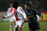 Amsterdam, 22 Februari 2006 Champions League 1e ronde na voorrondes Seizoen 2005/2006 AJAX-Internationale, Eindstand 2-2 Luis Figo in duel met Urby Amanuelson
