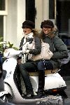 Amsterdam 21 januari 2006
Renate Verbaan en nikkie Plessen samen op vespa scooter en allebei met petje