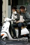 Amsterdam 21 januari 2006
Renate Verbaan en nikkie Plessen samen op vespa scooter en allebei met petje