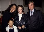 Amsterdam, 23April 1992
Patty Brard met haar nieuwe vriend Eric Peute en schoonmoeder
en dochter Priscilla Brard