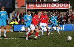 Alkmaar, 26 Februari 2006 Kompetitiewedstrijd AZ-PSV, eindstand 1-2 Seizoen 2005/2006 doelpunten Jan Vennegoor en Kone
Stein Huysegems aan de bal