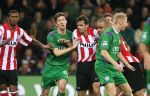 Eindhoven, 24 Februari 2007 Kompetitiewedstrijd PSV-FC Groningen, eindstand 1-0 Seizoen 2006/2007
De beste speler en uiteindelijk matchwinnaar van de avond ALEX PSV probeert zich los te drukken van zijn verdedigers
Phillip Cocu en Eduardo Alcides Martijn Meerdink en Arnold Kruiswijk