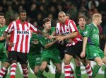 Eindhoven, 24 Februari 2007 Kompetitiewedstrijd PSV-FC Groningen, eindstand 1-0 Seizoen 2006/2007
De beste speler en uiteindelijk matchwinnaar van de avond ALEX PSV probeert zich los te drukken van zijn verdedigers
Phillip Cocu en Eduardo Alcides, rechts Martijn Meerdink