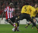 Eindhoven, 20 Februari 2007 Champions Leaguewedstrijd
PSV-FC Arsenal 1e ronde Eindstand 1-0 Seizoen 2006/2007
Arouna Kone in duel met Kolo Toure
