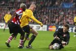 Eindhoven, 20 Februari 2007 Champions Leaguewedstrijd
PSV-FC Arsenal 1e ronde Eindstand 1-0 Seizoen 2006/2007
Arouna Kone in duel met Philippe Senderos en doelman Jens Lehman