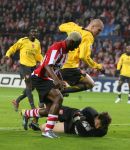 Eindhoven, 20 Februari 2007 Champions Leaguewedstrijd
PSV-FC Arsenal 1e ronde Eindstand 1-0 Seizoen 2006/2007
Arouna Kone in duel met Philippe Senderos en doelman Jens Lehman