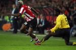 Eindhoven, 20 Februari 2007 Champions Leaguewedstrijd
PSV-FC Arsenal 1e ronde Eindstand 1-0 Seizoen 2006/2007
Arouna Kone in duel met Kolo Toure