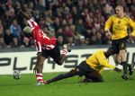 Eindhoven, 20 Februari 2007 Champions Leaguewedstrijd
PSV-FC Arsenal 1e ronde Eindstand 1-0 Seizoen 2006/2007
Arouna Kone in duel met Kolo Toure en Philippe Senderos