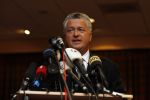 Amsterdam 19 februari 2007
Bram Moszkowicz geeft persconferentie in het Holiday inn waar hij oa vertelt dat hij stopt met de verdediging van Willem Holleeder.
Peter Smulders bv