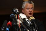 Amsterdam 19 februari 2007
Bram Moszkowicz geeft persconferentie in het Holiday inn waar hij oa vertelt dat hij stopt met de verdediging van Willem Holleeder.
Peter Smulders bv