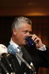 Amsterdam 19 februari 2007
Bram Moszkowicz geeft persconferentie in het Holiday inn waar hij oa vertelt dat hij stopt met de verdediging van Willem Holleeder.
Peter Smulders bv