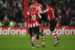 Eindhoven, 20 Februari 2007 Champions Leaguewedstrijd
PSV-FC Arsenal 1e ronde Eindstand 1-0 Seizoen 2006/2007
Edison Mendez heeft in de 63e minuut PSV op 1-0 gebracht en wordt gefeliciteerd door zijn ploeggenoten Tardelli, Arouna Kone en  Jason Culina
