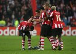 Eindhoven, 20 Februari 2007 Champions Leaguewedstrijd
PSV-FC Arsenal 1e ronde Eindstand 1-0 Seizoen 2006/2007
Edison Mendez heeft in de 63e minuut PSV op 1-0 gebracht en wordt gefeliciteerd door zijn ploeggenoten Alex PSV, Phillip Cocu, Tardelli, Timmy Simons, Arouna Kone en Carlos Salcido , Jan Kromkamp en Manuel Da Costa