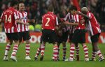 Eindhoven, 20 Februari 2007 Champions Leaguewedstrijd
PSV-FC Arsenal 1e ronde Eindstand 1-0 Seizoen 2006/2007
Edison Mendez heeft in de 63e minuut PSV op 1-0 gebracht en wordt gefeliciteerd door zijn ploeggenoten Alex PSV, Phillip Cocu, Tardelli, Timmy Simons, Arouna Kone en Carlos Salcido , Jan Kromkamp en Manuel Da Costa
