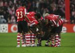 Eindhoven, 20 Februari 2007 Champions Leaguewedstrijd
PSV-FC Arsenal 1e ronde Eindstand 1-0 Seizoen 2006/2007
Edison Mendez heeft in de 63e minuut PSV op 1-0 gebracht en wordt gefeliciteerd door zijn ploeggenoten Alex PSV, Phillip Cocu, Tardelli, Timmy Simons, Arouna Kone en Carlos Salcido , Jan Kromkamp en Manuel Da Costa