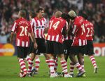 Eindhoven, 20 Februari 2007 Champions Leaguewedstrijd
PSV-FC Arsenal 1e ronde Eindstand 1-0 Seizoen 2006/2007
Edison Mendez heeft in de 63e minuut PSV op 1-0 gebracht en wordt gefeliciteerd door zijn ploeggenoten Alex PSV, Phillip Cocu, Tardelli, Timmy Simons, Arouna Kone en Carlos Salcido , Jan Kromkamp en Manuel Da Costa
