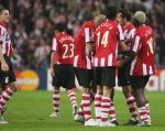 Eindhoven, 20 Februari 2007 Champions Leaguewedstrijd
PSV-FC Arsenal 1e ronde Eindstand 1-0 Seizoen 2006/2007
Edison Mendez heeft in de 63e minuut PSV op 1-0 gebracht en wordt gefeliciteerd door zijn ploeggenoten Alex PSV, Phillip Cocu, Tardelli, Timmy Simons, Arouna Kone en Carlos Salcido