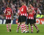 Eindhoven, 20 Februari 2007 Champions Leaguewedstrijd
PSV-FC Arsenal 1e ronde Eindstand 1-0 Seizoen 2006/2007
Edison Mendez heeft in de 63e minuut PSV op 1-0 gebracht en wordt gefeliciteerd door zijn ploeggenoten Alex PSV, Phillip Cocu, Tardelli, Timmy Simons, Arouna Kone en Carlos Salcido