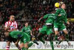 Eindhoven, 24 Februari 2007 Kompetitiewedstrijd PSV-FC Groningen, eindstand 1-0 Seizoen 2006/2007
Erik Nevland en Gibril Sankoh in duel met Arouna Kone
Links Alex PSV in duel met Evgeniy Levchenko