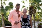 Curacao 7 januari 2007
Gerard Joling met zijn moeder op vakantie op curacao.