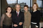 Tilburg 28 januari 2007
Premiere Doe maar in stadschouwburg Tilburg. Harmen Siezen met dochters