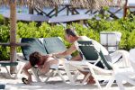 Curacao 5 januari 2007
Henk kamp met zijn vrouw op het strand van het Mariott hotel op Curacao.
Peter Smulders bv
