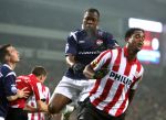Eindhoven, 23 December 2006 Kompetitiewedstrijd PSV-Willem II, eindstand 4-0 Sezieon 2006/2007
Ibrahim Kargbo in duel met Patrick Kluivert