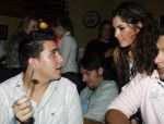 Uitgeest 17 januari 2006
Feest Henk Geels in Bobs saloon.
Jan Smit en Yolanthe Cabau v Karsbergen en zusje jan smit