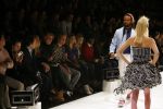 Amsterdam 26 januari 2007
Bracha v Doesburgh loopt modeshow van Daryl van Wouw op amsterdam fashion week. Jim Bakkum kijkt toe