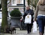Amsterdam 20 januari 2007
Joop Braakhekke met zijn hond op de cornelis schuytstraat.