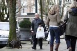 Amsterdam 20 januari 2007
Joop Braakhekke met zijn hond op de cornelis schuytstraat.