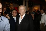 Amsterdam 20 januari 2007
Andre v Duin krijgt de Toon Hermans ouvre award in Carre. Ramses Shaffy met achter hem Joop v Tellingen